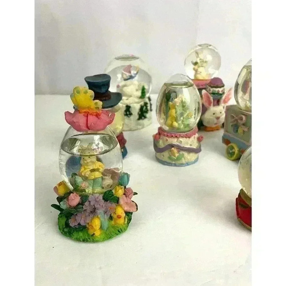 VTG Lot of 10 Mini Small Snow Globes Easter Christmas Holiday Zoo - Picture 5 of 12